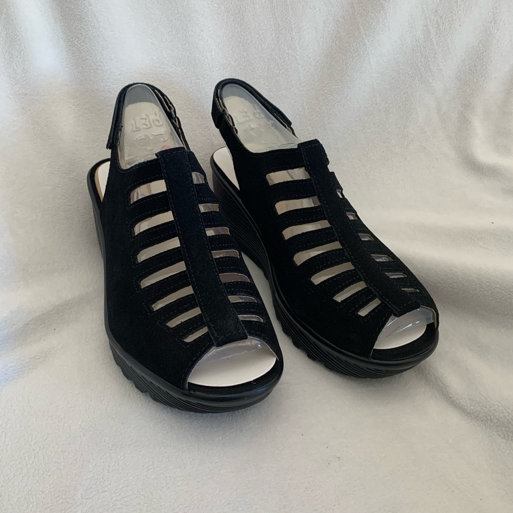 NWT Sketchers Parallel Trapezoid Wedge Size 9